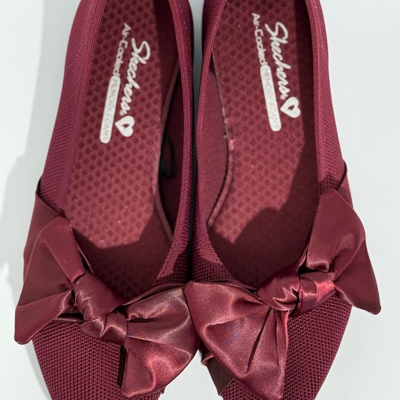 Skechers Women’s Cleo Point Classy Flats with Bowl Size 6 Burgundy/Dark Red - Picture 3 of 9